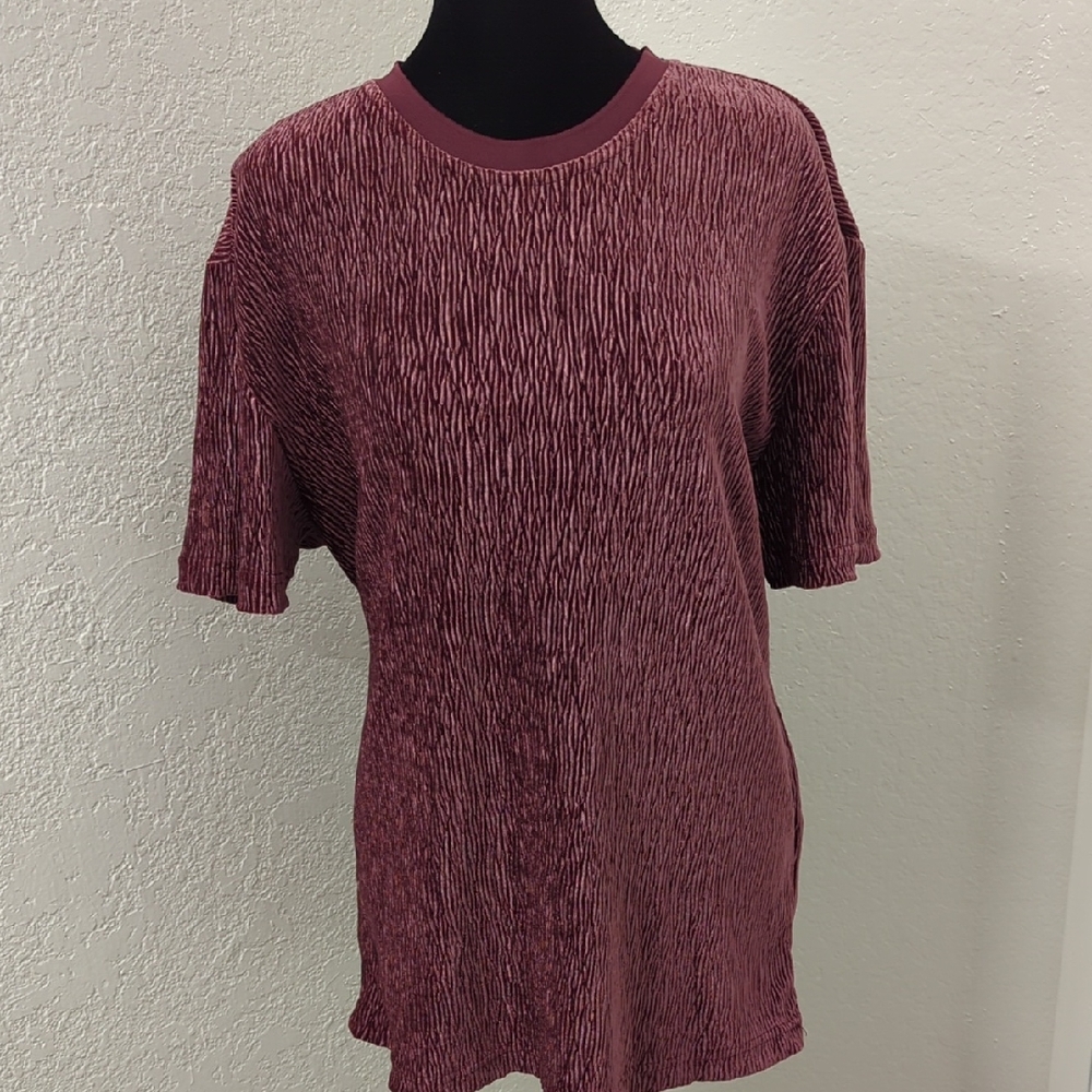 Forever 21 Textured Short Sleeve Top in Burgundy
